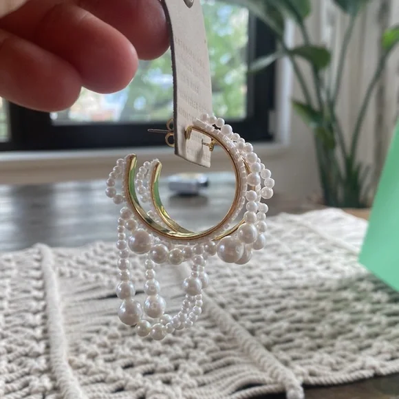 Anthropology woman’s gold and pearls earrings - Picture 3 of 8